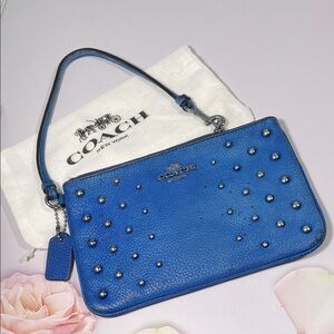 🌺 COACH SLIM BLUE LEATHER ZIPPER TOP CLOSURE WRISTLET